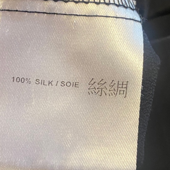 JUDITH & CHARLES black silk shell with front zipper detail, size 6 - Picture 7 of 8